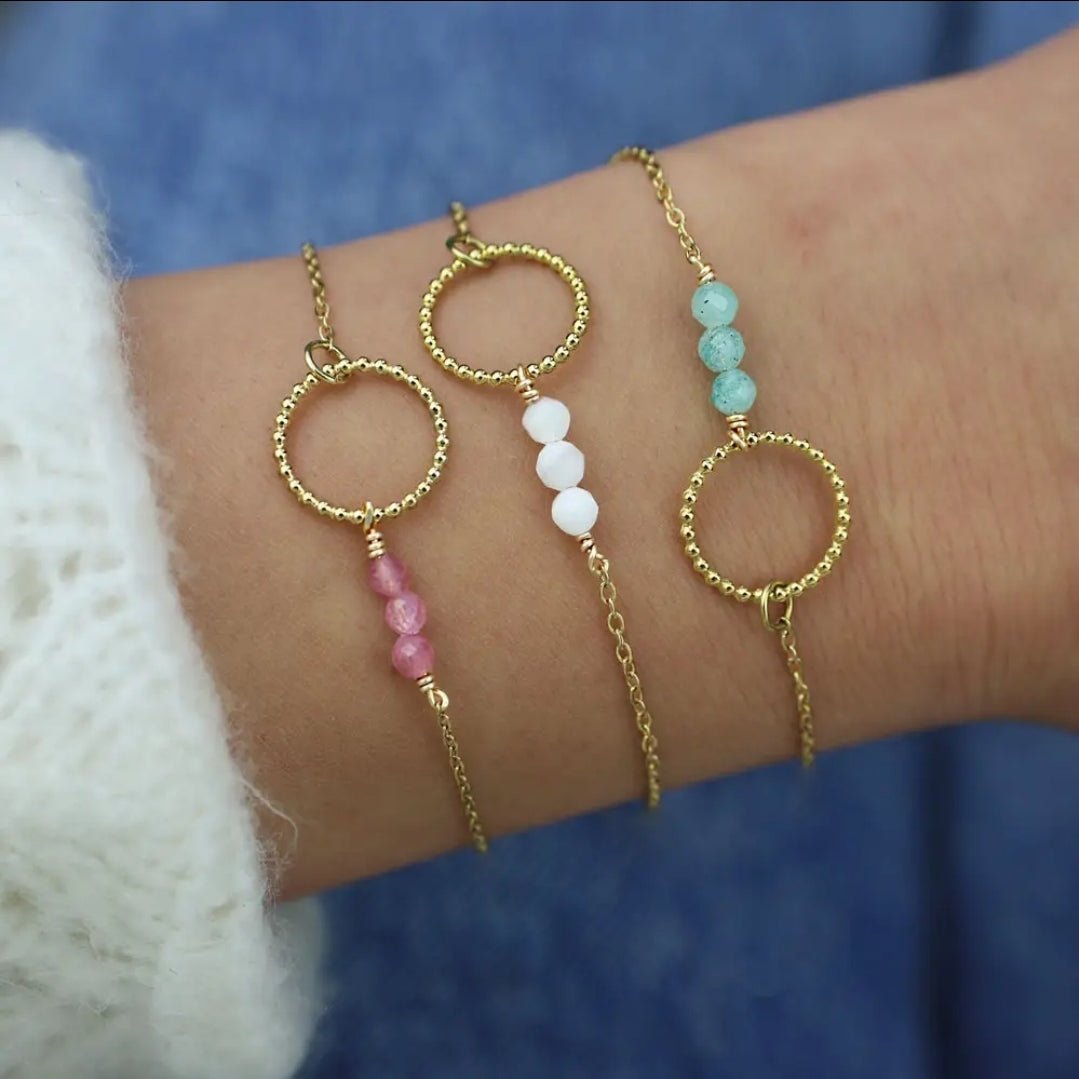 Bracelet doré, pierres naturelles et cercle 🌌