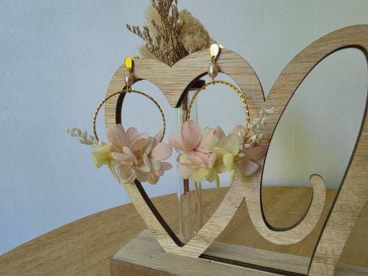 Boucles d'oreilles avec fleurs séchées jaune, rose poudré et vert 💐